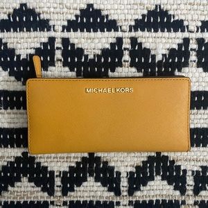 LIKE NEW MICHAEL KORS WALLET